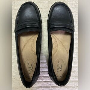 Clarks Women's Ashland Lily Black Leather Loafers (NWT)